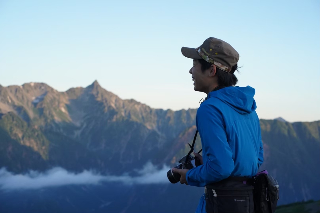 槍ヶ岳と登山者