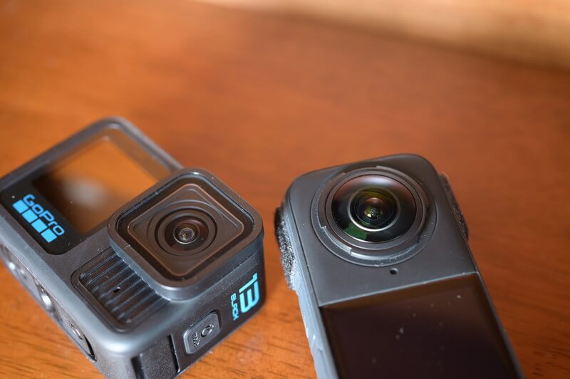 GoPro HERO 13とInsta360 X4のレンズ部分比較